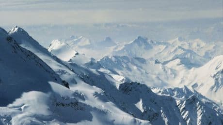 Un alpiniste grec meurt après avoir dévissé de plusieurs centaines de mètres dans le massif du Mont-Blanc
