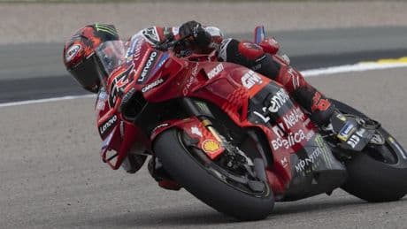 Marc Marquez trionfa anche a Brno. Delusione Bagnaia: fuori dal podio