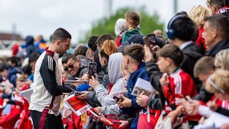 Manchester United vs Aston Villa - Premier League: Live score, team news and updates as the Villans chase a top-five finish to qualify for next season's Champions League