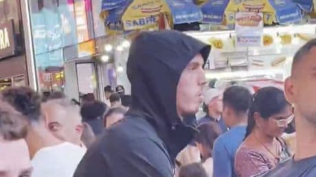 El método Palmer: en patinete por Times Square antes de 'reventar' la final