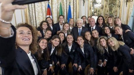 Las lágrimas de la capitana Girelli en la recepción a la selección italiana