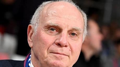 Der besondere Handschlag zwischen Uli Hoeneß und Max Eberl