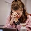 ‘Wij bezorgen haar een extra trauma’: Janne (15) is een van de 34.000 Vlaamse kinderen zonder thuis, jeugdzorg kraakt in alle voegen