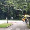 Bromfietser (64) overleden nadat een lijnbus over hem heen reed in Nijmegen
