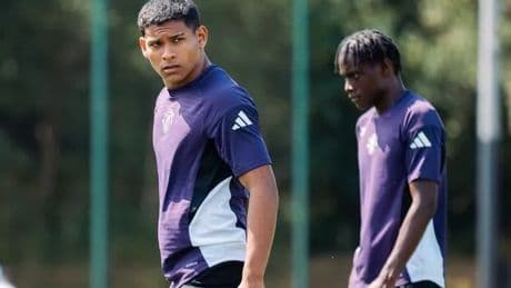 Man Utd new signing could force summer transfer after firing clear warning at team-mates