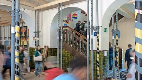 Einsturzgefahr in IGS Süd: Etwas läuft falsch bei den Schulen in Frankfurt
