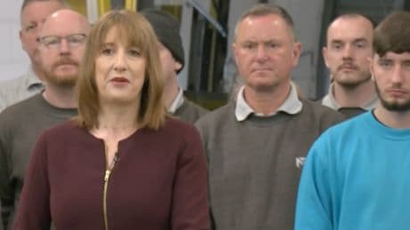 Rachel Reeves Made A Big Speech But The Bored Workers Behind Her Stole The Show