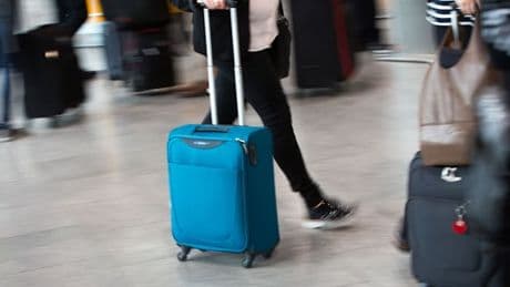 Verbraucherschützer verklagen Airlines wegen Handgepäck-Gebühren
