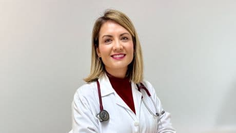 Nuria Pilar Riesco, neuróloga: “Si el dolor de cabeza es pulsátil, se localiza en la sien o en los ojos y empeora con estímulos como la luz o ruidos, puede ser migraña”