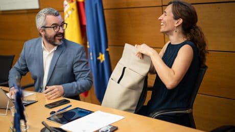 Sanidad se abre a cambiar su polémica ley del medicamento… aunque pone una línea roja