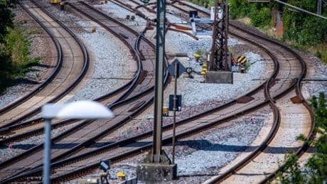 Bahn-Strecke Berlin-Hamburg gesperrt: Wenn das Pendeln fünf Stunden dauert