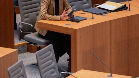 Kommunikation nach Terroranschlag in Solingen: Schwere Vorwürfe gegen NRW-Fluchtministerin Paul – SPD vermutet Löschung von Chats