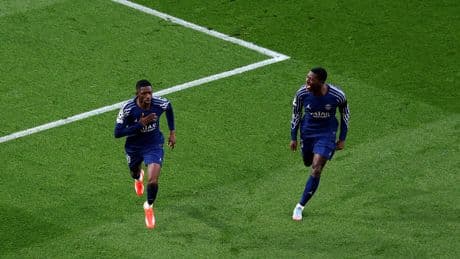 El Arsenal escapa vivo del acoso del PSG en Londres
