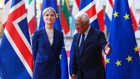 Islandia vira hacia Europa