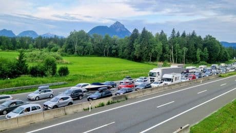 Urlaubsverkehr: 45 Kilometer Pfingst-Stau auf Österreichs Tauernautobahn