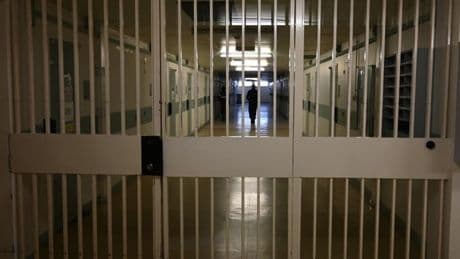La densité carcérale atteint 133,7%: plus de 83.000 détenus au 1er mai dans les prisons françaises, un record inégalé