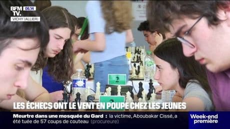 "C'est tout le temps de nouvelles idées": les échecs séduisent de plus en plus chez les jeunes