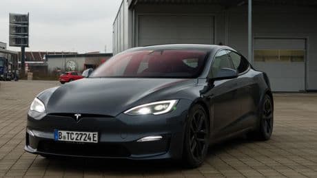 Obwohl neues Modell ausgeliefert wird: Tesla stürzt auch im April ab