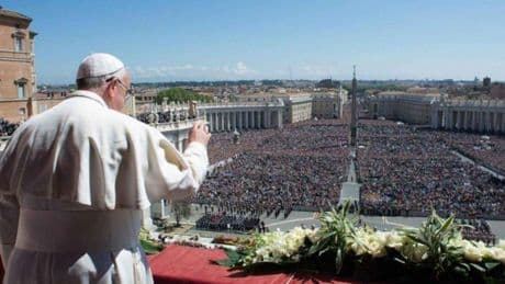 Francisco, el Papa de los pobres y los inmigrantes, que convirtió el Vaticano en una parroquia global