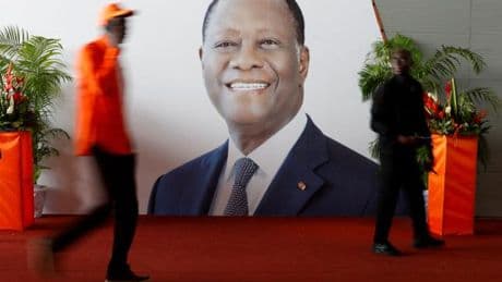 En briguant un quatrième mandat, le président ivoirien Ouattara “piétine sa parole d’honneur”