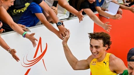 Polsstokhoogspringer Armand Duplantis doet het weer: opnieuw wereldrecord