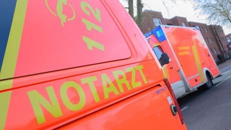 Unfälle: Motorradfahrer nach Zusammenstoß mit Auto in Lebensgefahr