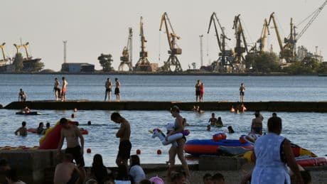 Marioupol sous contrôle russe, entre reconstruction et climat de peur