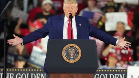 US-Regierung: 100 Tage Präsident: Trump feiert sich vor Anhängern selbst