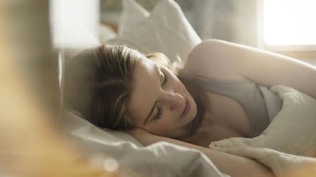 Les bons gestes pour s'endormir quand il fait chaud