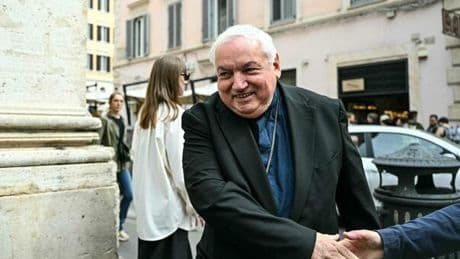 Conclave, la borsa rubata al cardinale Aveline è riapparsa nella parrocchia della Madonna dei Monti. «Quasi un miracolo»