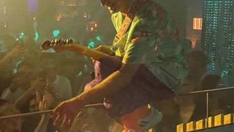 DJ kabininde üç saat: Ibiza’da Cumartesi geceleri Bora Uzer’den sorulur