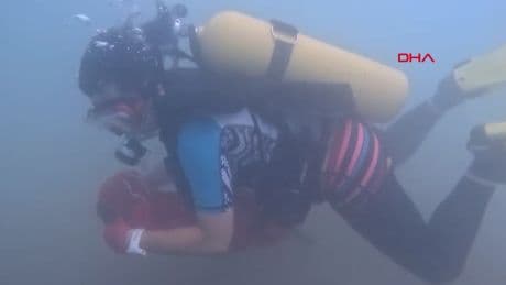 Balıkçı barınağında deniz dip temizliği