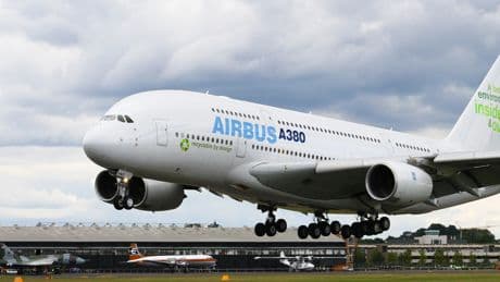 Un avión voló 10 minutos sin piloto sobre España: el capitán estaba en el lavabo y el copiloto se desmayó
