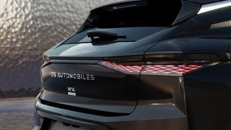 DS continúa su metamorfosis con el nº4, que será eléctrico y diésel