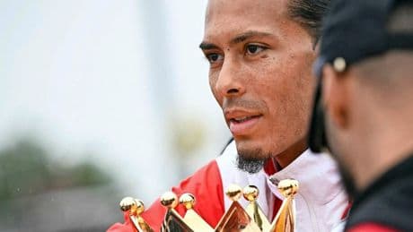 Liverpool-aanvoerder Virgil van Dijk reageert op drama tijdens huldiging: ’Ik bid voor alle gewonden’