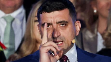 Simion intenta adelantarse autoproclamándose vencedor y acusando de "fraude" electoral en Rumanía