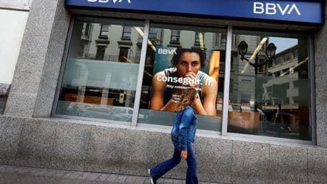 El anzuelo de los bancos para captar clientes: hasta 720 euros en efectivo
