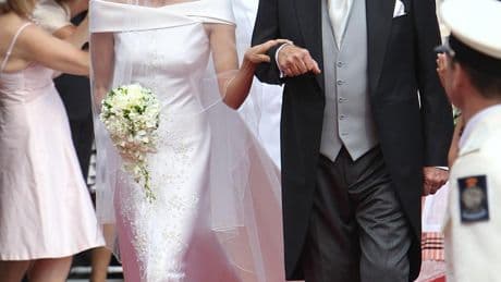 Charlène de Mónaco se despide de Armani, el creador de su vestido de novia: su mensaje y otras royals a las que vistió