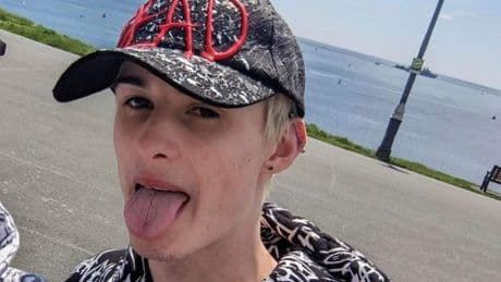 ’Brit (20) die dood in sloot werd gevonden na drugsfeestje in Hoorn, raakte in een psychose’