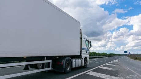 Pas-de-Calais : 15 migrants montés dans un camion frigorifique à destination du Royaume-Uni ont été secourus