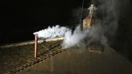 Conclave : fumée noire ou blanche, qu’indique-t-elle ?