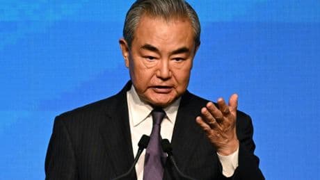 Le chef de la diplomatie chinoise en Europe pour renforcer les liens face aux tensions mondiales