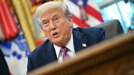 Dazi, Trump firma l?intesa: auto europee verso il 15% con effetto retroattivo