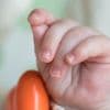 Une femme a accouché du "plus vieux bébé du monde", né à partir d'un embryon congelé il y a plus de trente ans