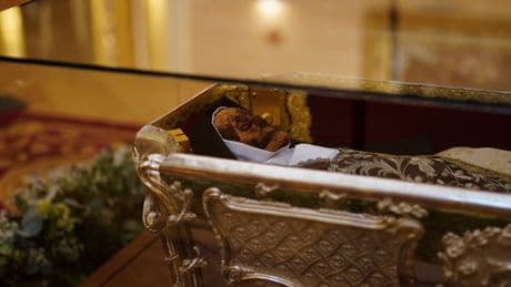 Tens of thousands flock to see corpse of Spanish saint more than 440 years after death