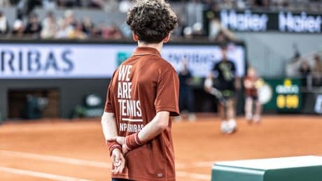 Roland-Garros : «Une aventure humaine extraordinaire», la grande histoire des ramasseurs de balles racontée dans un livre