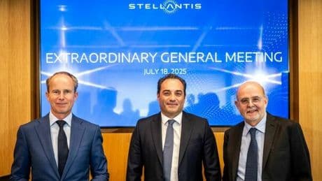 Stellantis, via libera dell'assemblea a Filosa. Elkann: «Tracceremo con lui nuovo percorso, ha azienda nel sangue»