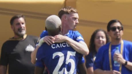 ¿Qué ha pasado, Nuno Mendes? Cole Palmer, gol con lío en la celebración y doblete
