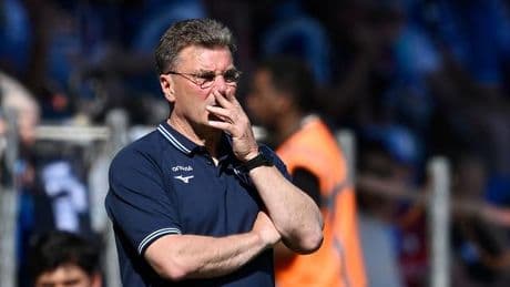 Fußball-Bundesliga: Nach Bochum-Abstieg: Hecking gibt emotionales Versprechen