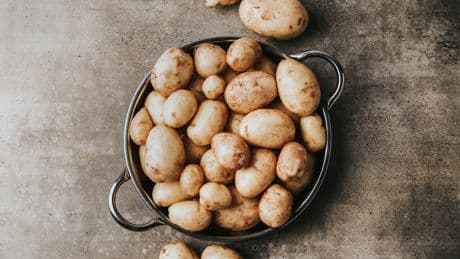 Laut Experte: Mit einem Trick werden Ofenkartoffeln immer knusprig